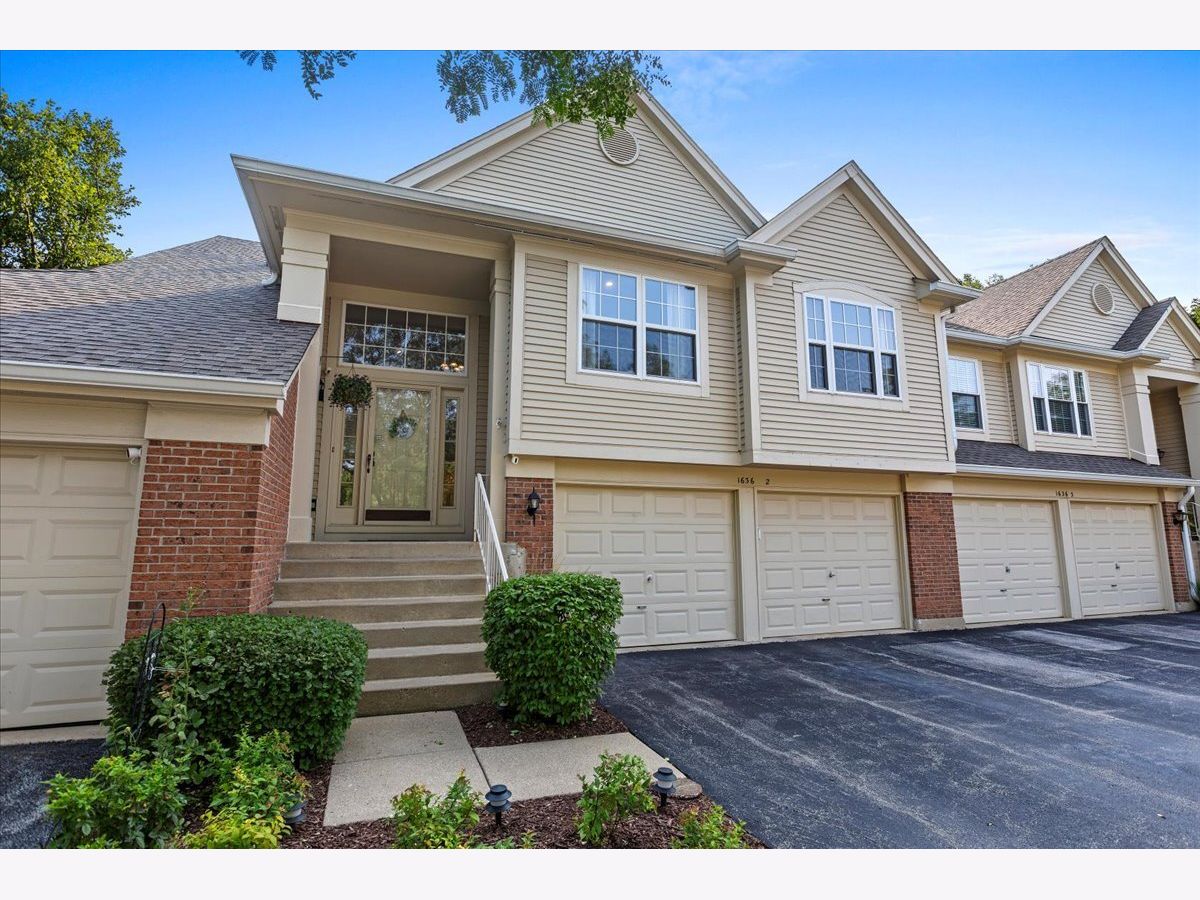 Townhomes & Condos & Homes For Sale Fairfax Commons Silvercrest Bartlett Illinois, 1636 Columbia Circle