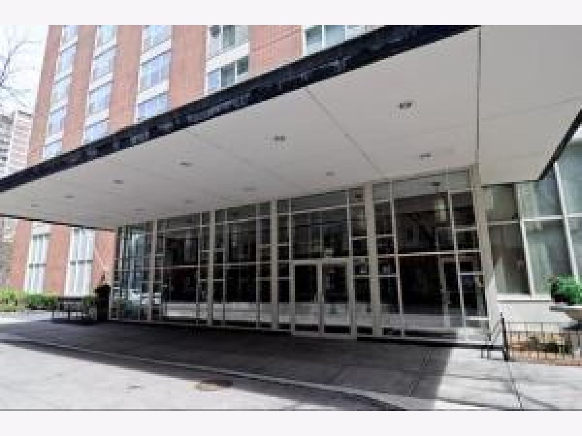 Condominiums Rented Ambassador House Chicago Illinois, 1325 State