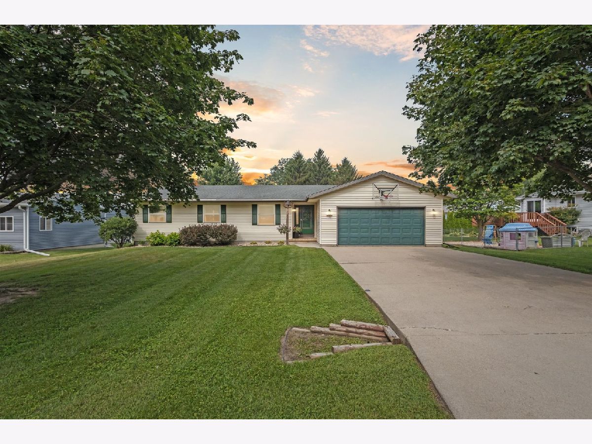  Sold Cedarville Illinois, 120 Tiffany