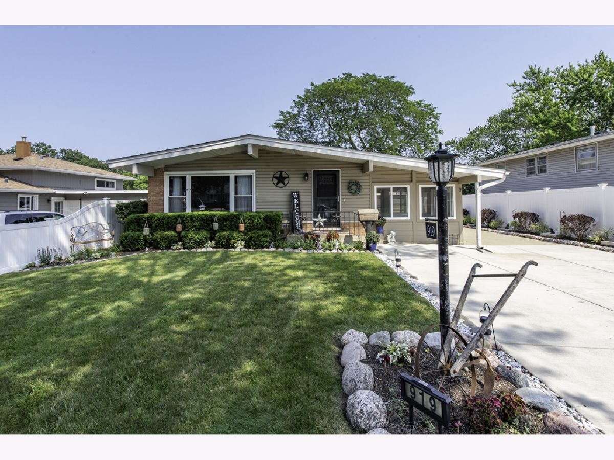  For Sale Winthrop Harbor Illinois, 919 Charles Avenue