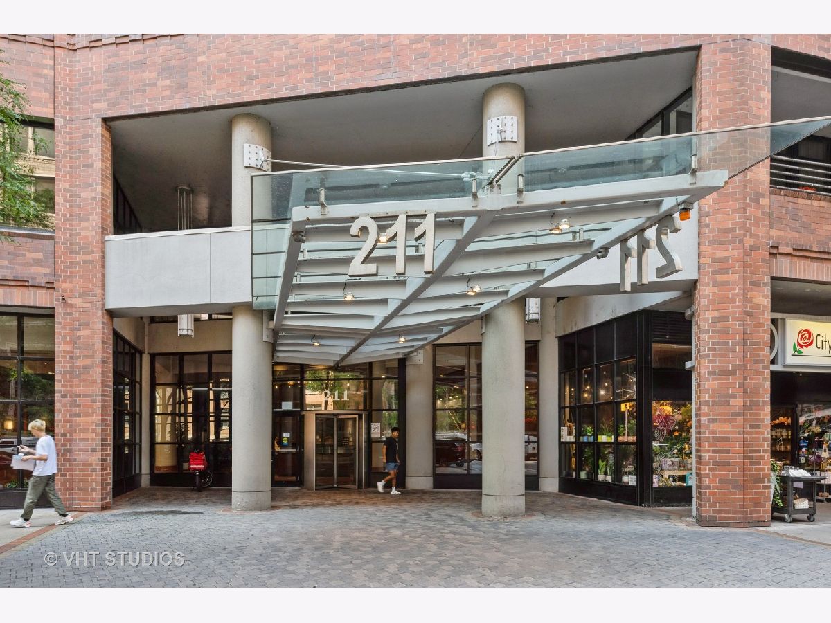 Condominiums Sold Grand Ohio Chicago Illinois, 211 Ohio