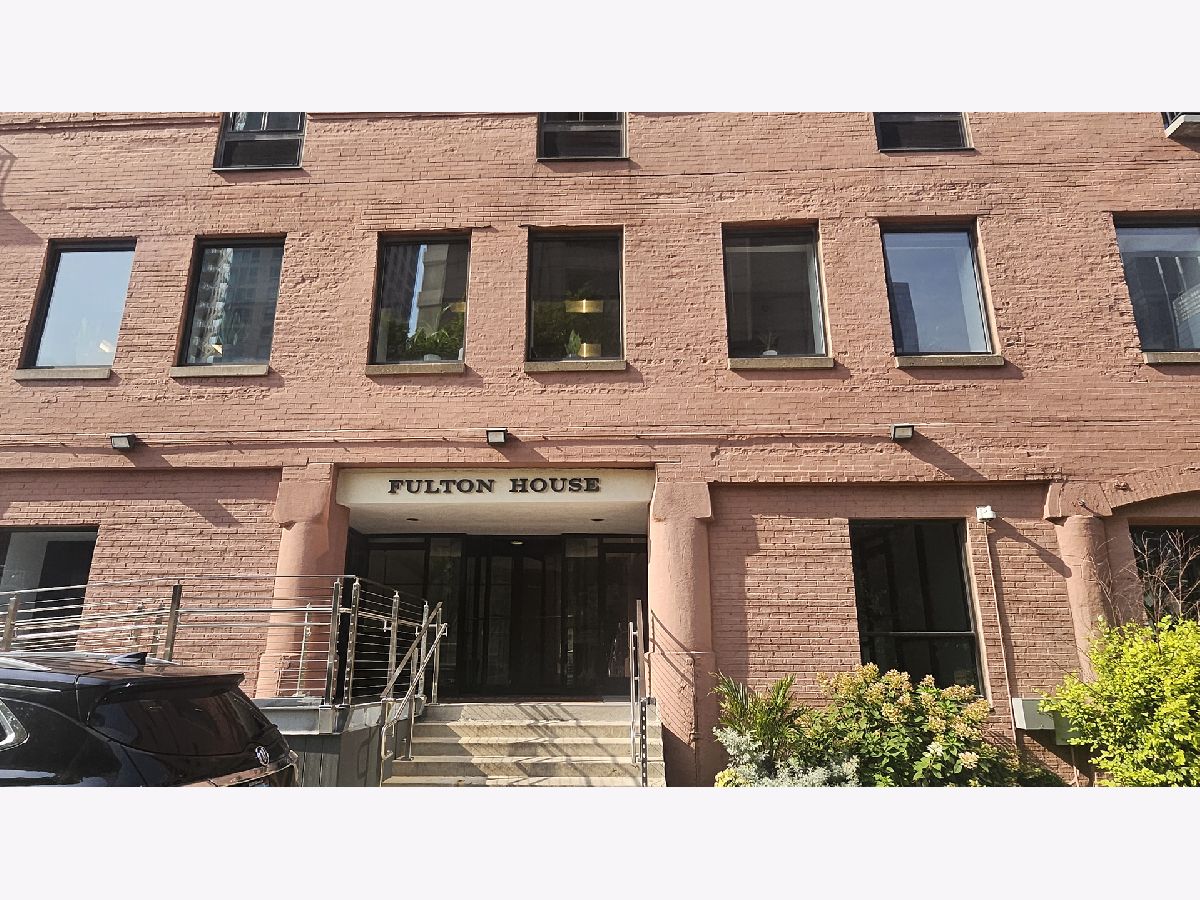 Condominiums For Rent Fulton House Chicago Illinois, 345 Canal