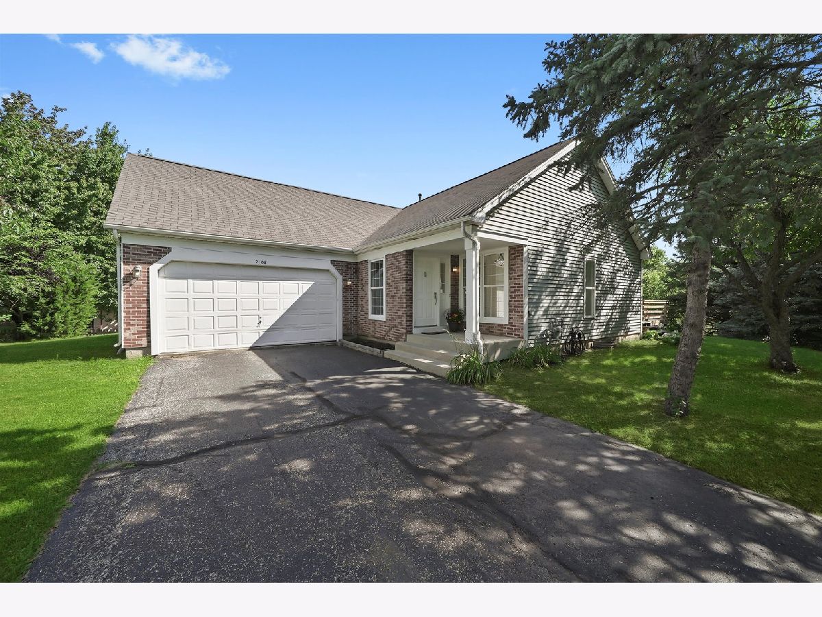 Homes & Townhomes For Sale Applewood Woodstock Illinois, 2108 Aspen Drive