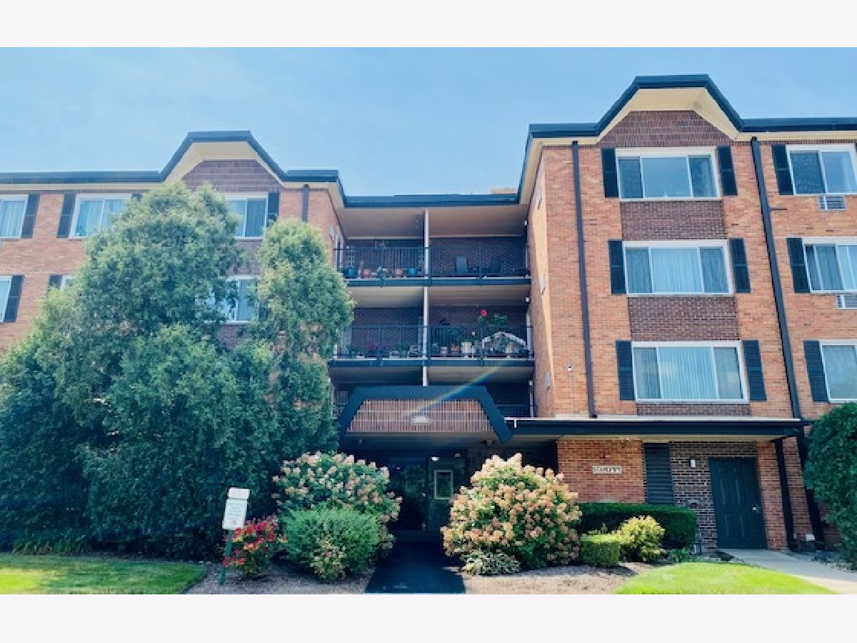 Condominiums For Sale Mallard Cove Arlington Heights Illinois, 1217 Old Wilke Road