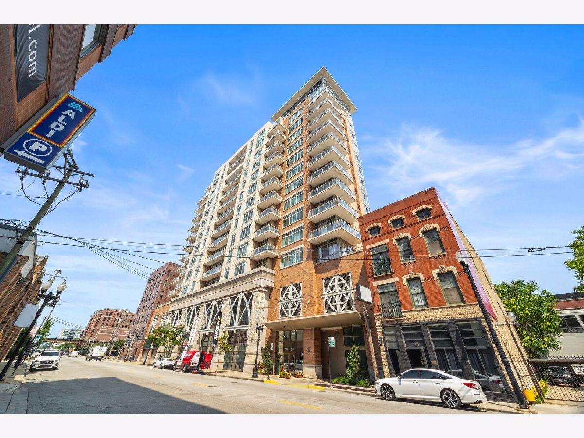 Condominiums For Rent Venetian Chicago Illinois, 230 Division