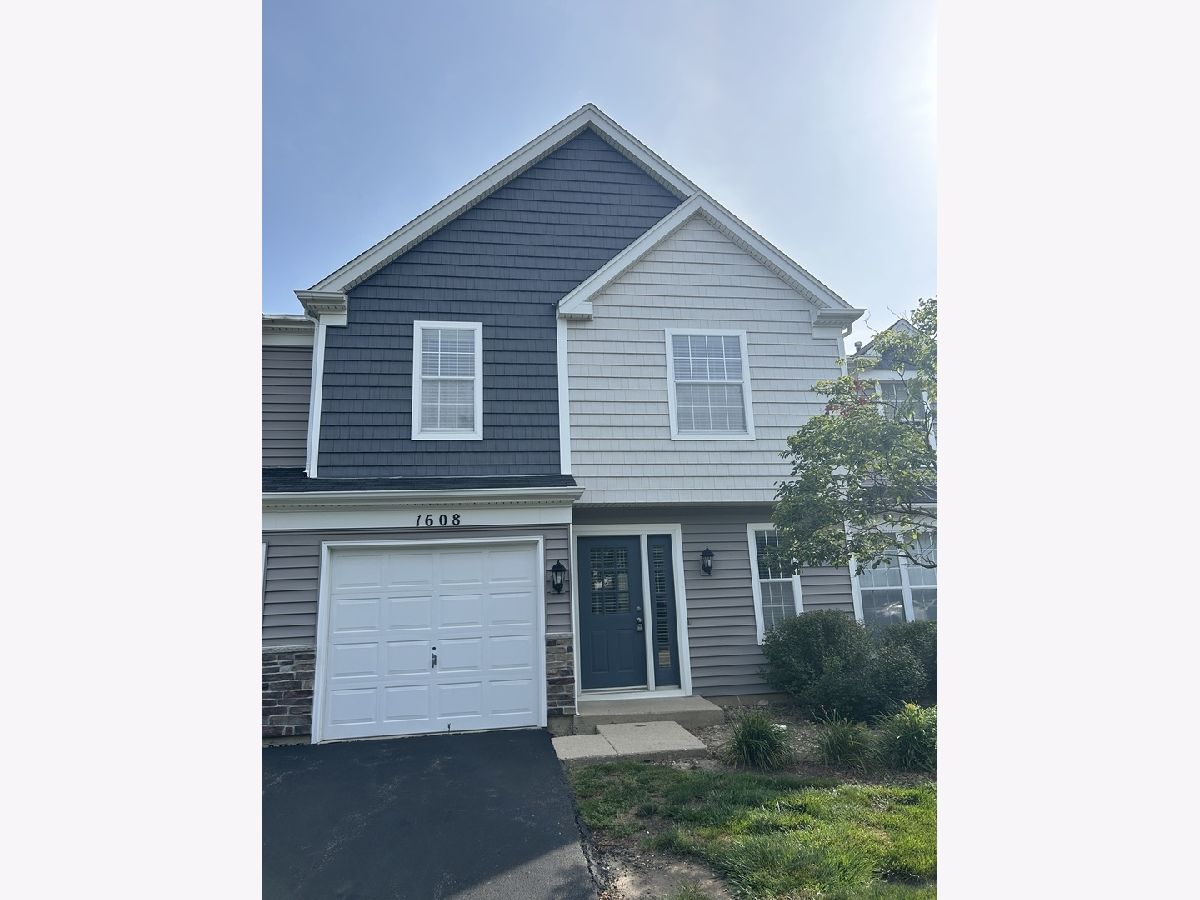  Rented Elgin Illinois, 1608 Pebble Beach