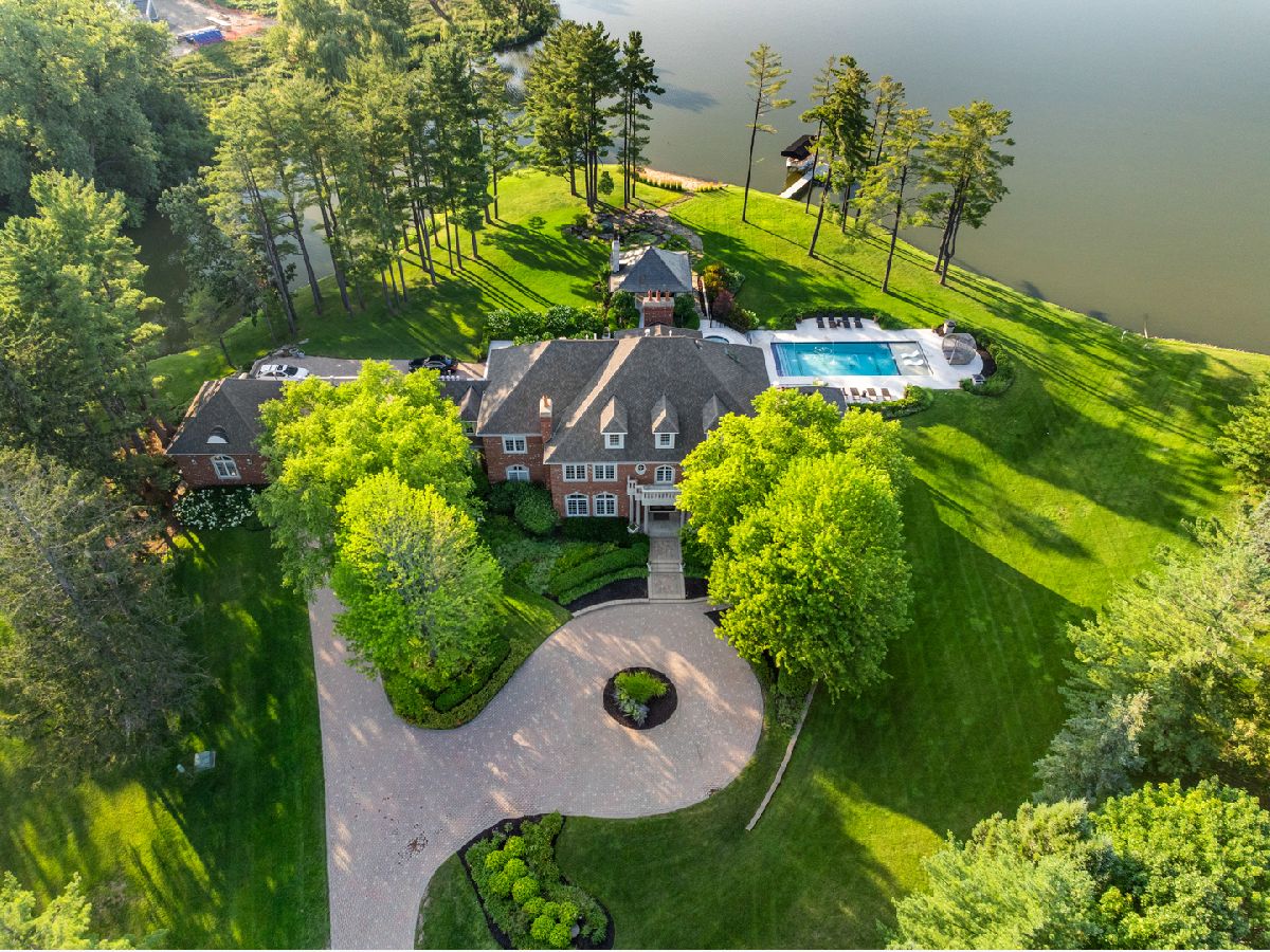  For Sale Barrington Hills Illinois, 92 Hawthorne Road