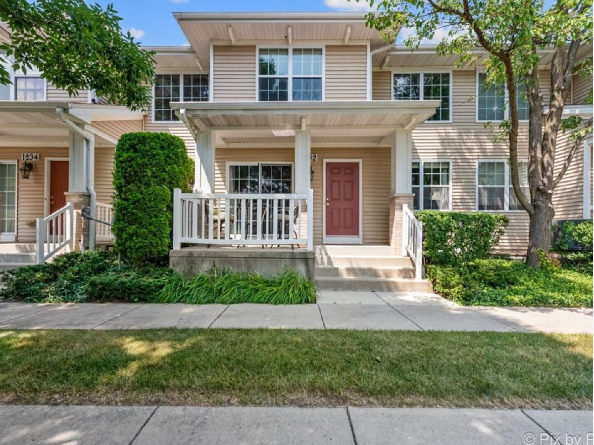 Townhomes For Sale Walnut Glen Crystal Lake Illinois, 1232 Walnut Glen Drive