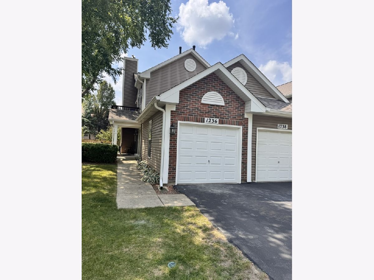  For Rent Elgin Illinois, 1236 Shawford
