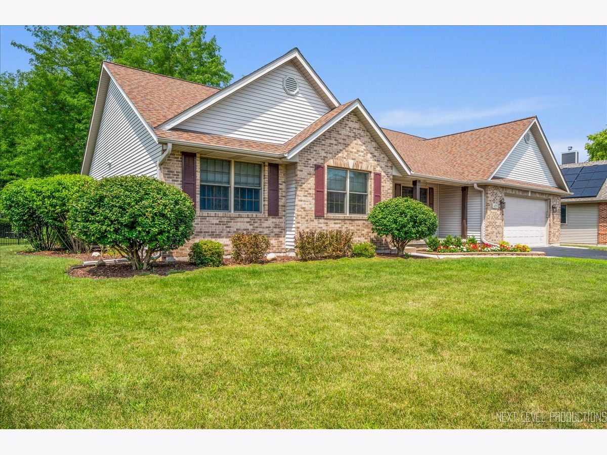 Homes & Townhomes For Sale Heron Creek Sycamore Illinois, 475 John Marshall Lane