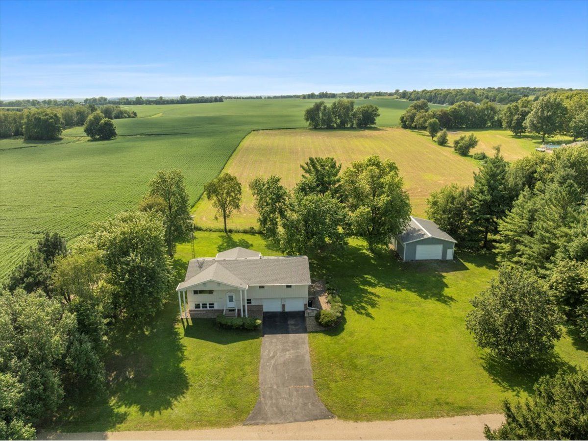 Homes For Sale Sunny Hill Estates Bloomington Illinois, 13310 Tango Road