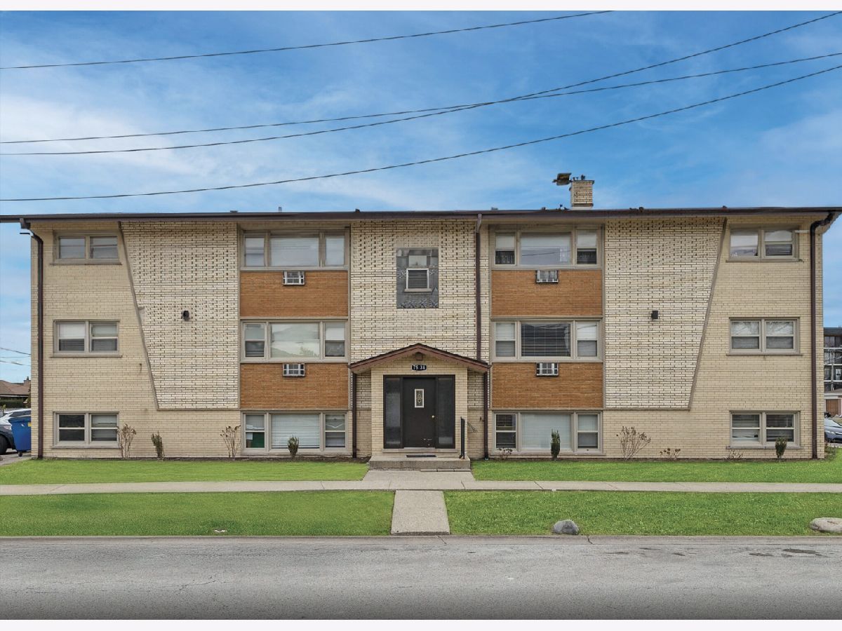 For Rent Harwood Heights Illinois, 7538 Lawrence