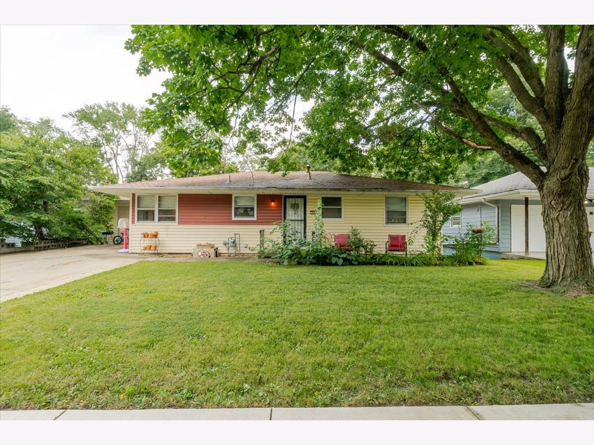 Homes For Sale Oakdale Normal Illinois, 308 Grove Street