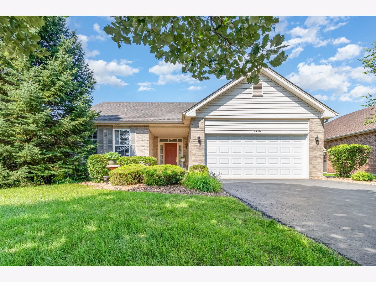 Homes & Townhomes & Condos For Sale Lago Vista Lockport Illinois, 17136 Como Avenue