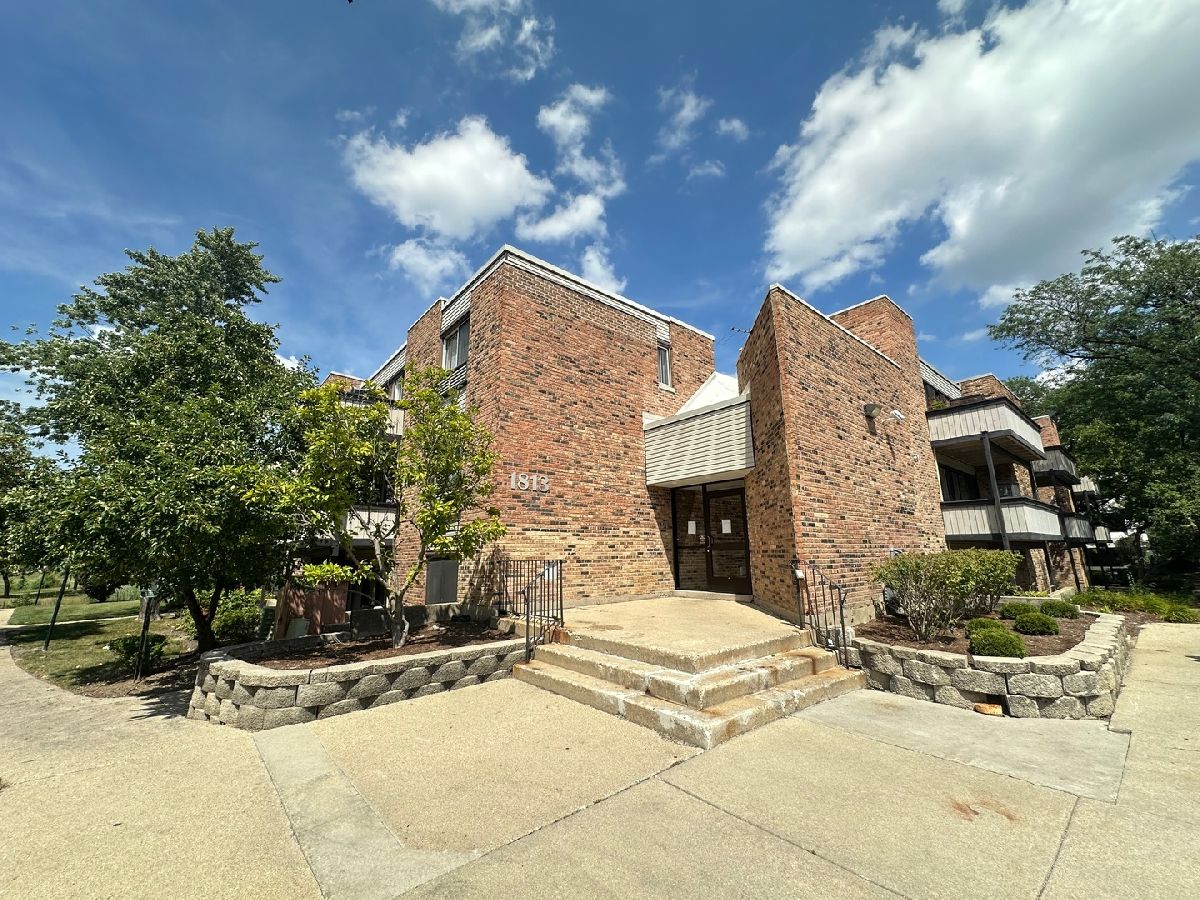 Condominiums Sold Lakeside At Walden Schaumburg Illinois, 1813 Hemlock
