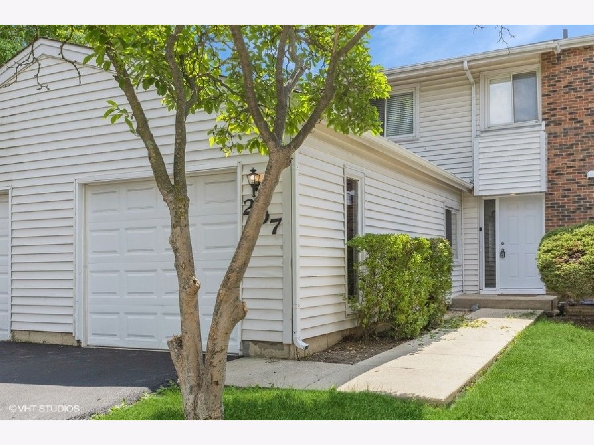 Townhomes Sold Winston Village Bolingbrook Illinois, 207 Walker