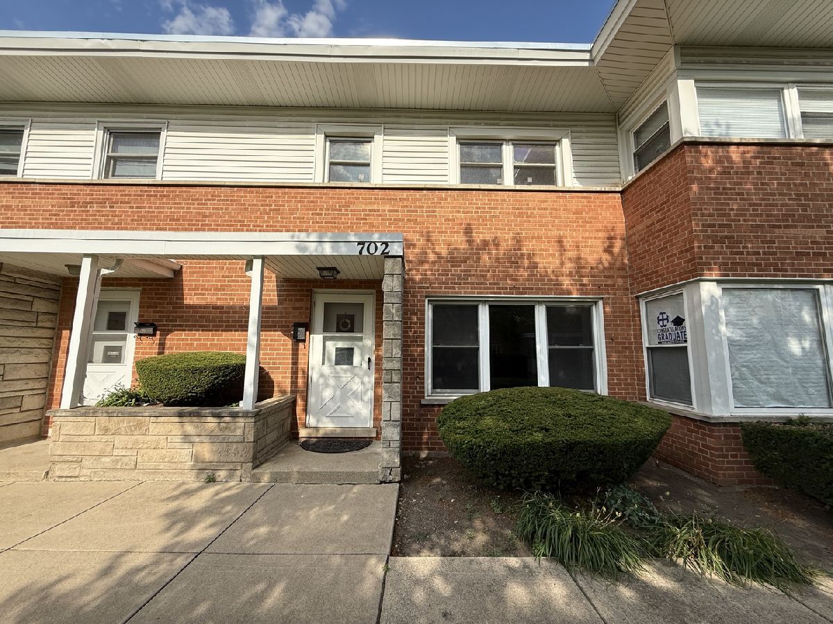 Homes & Townhomes & Condos For Sale Lions Park Mount Prospect Illinois, 702 Shabonee Trail