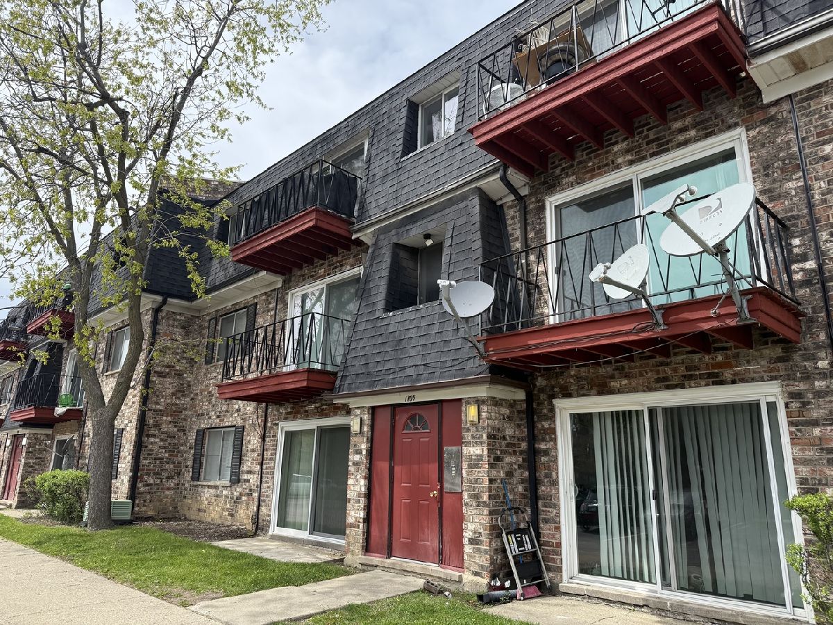  Rented Mount Prospect Illinois, 1703 Mansard