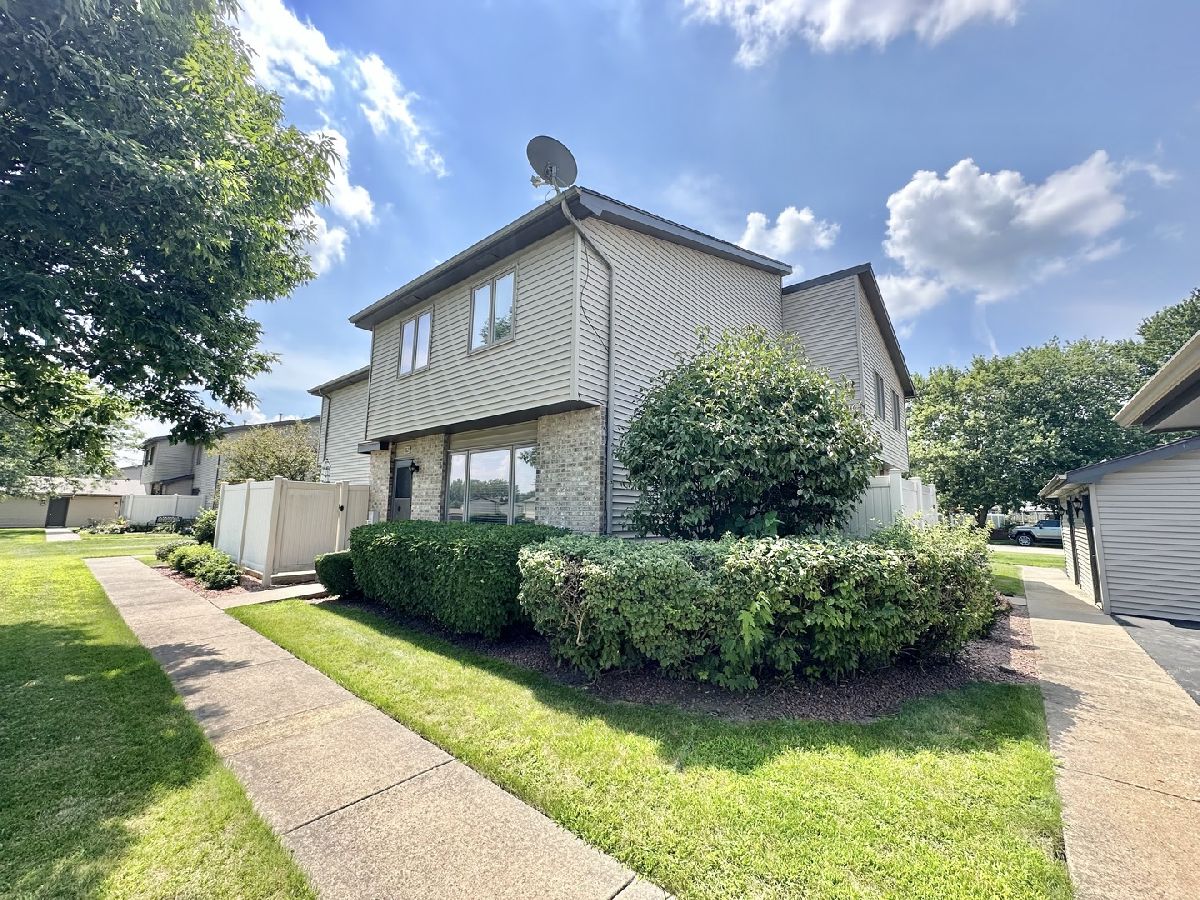 Condos & Townhomes & Homes Sold Windemere East New Lenox Illinois, 762 Lake