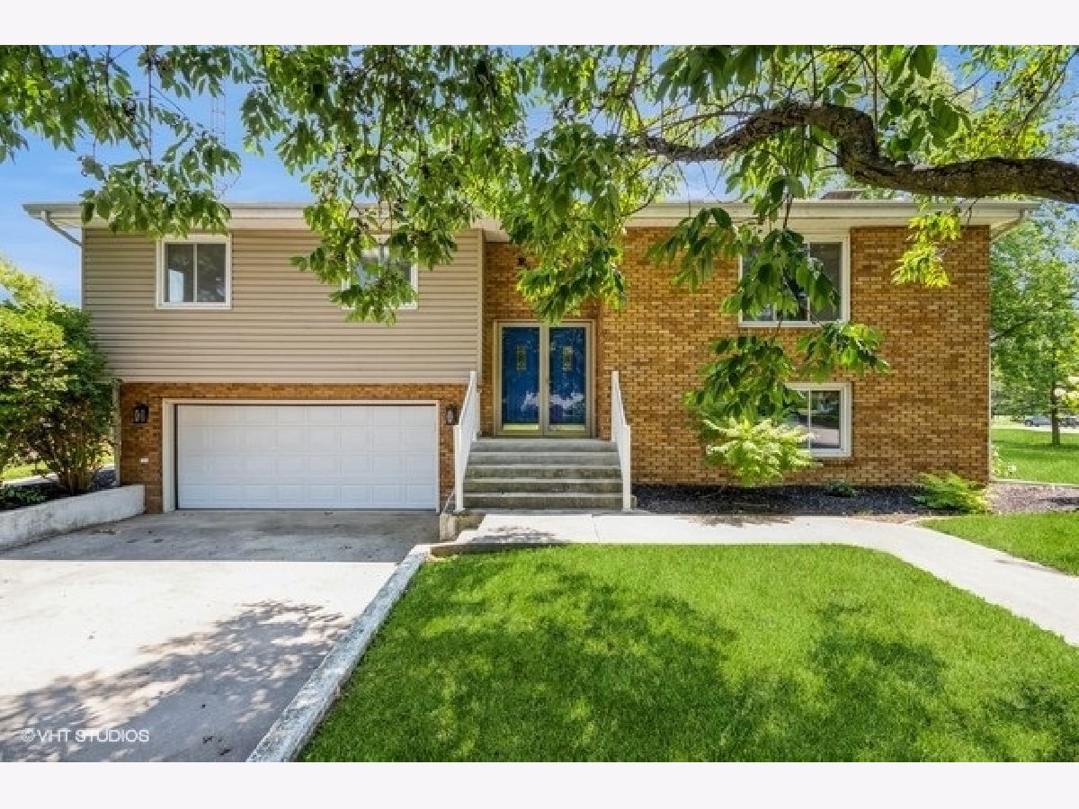  For Sale Farmer City Illinois, 504 Brookview Drive