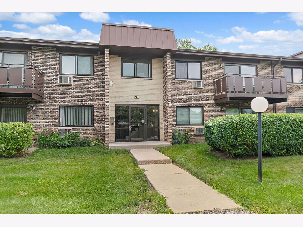 Condominiums For Sale Windsor Woods Arlington Heights Illinois, 2620 Windsor Drive