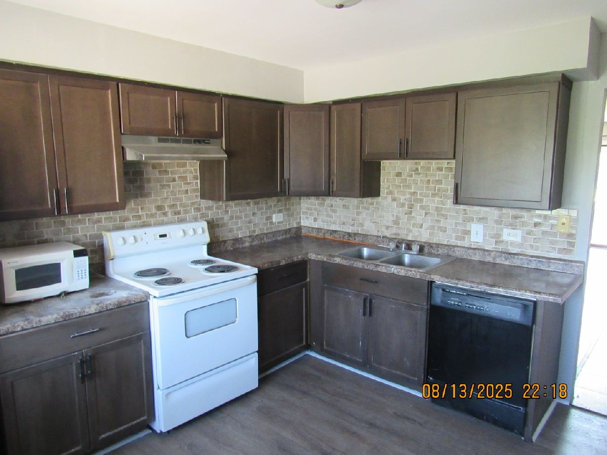  For Rent Woodridge Illinois, 7713 Woodward