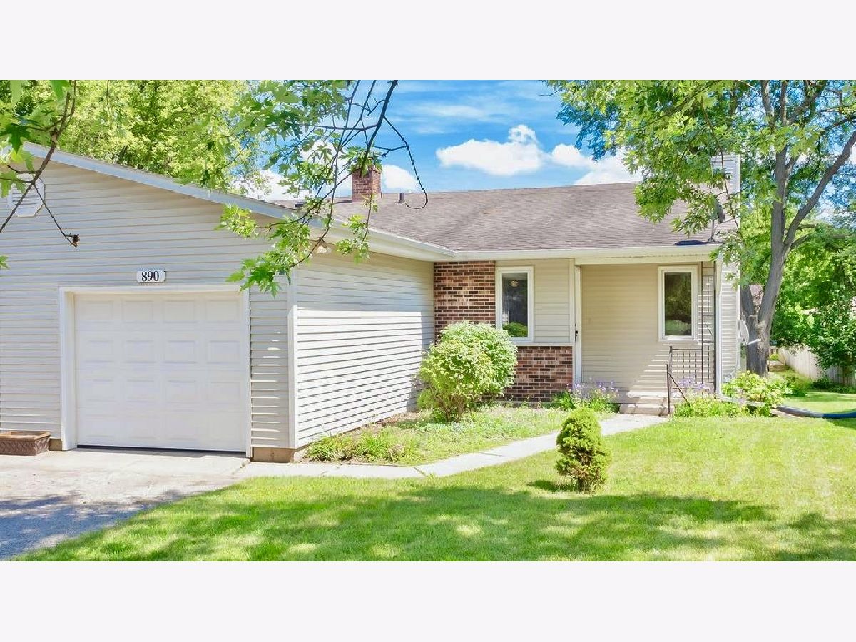  Rented Woodstock Illinois, 890 West