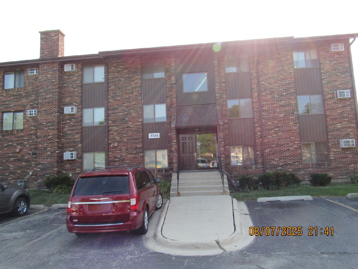  For Rent Woodridge Illinois, 7725 Woodward