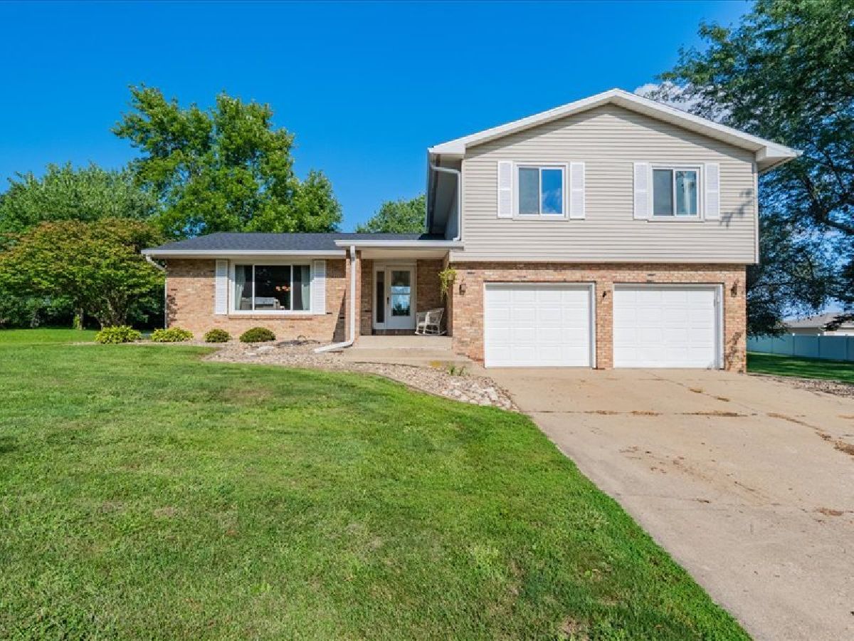  For Sale Lexington Illinois, 105 Melissa Drive