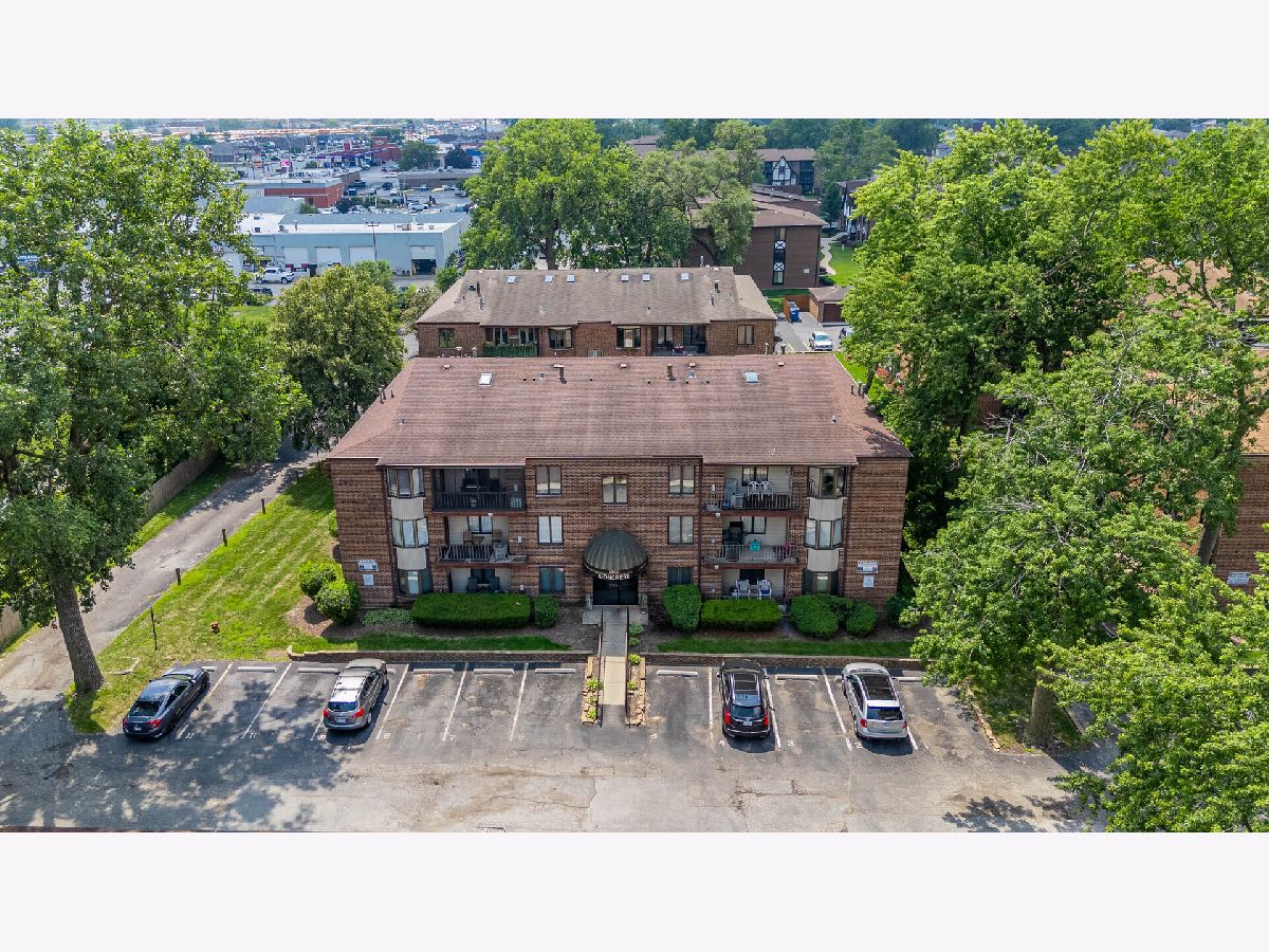 Condominiums For Sale Lioncrest Crestwood Illinois, 13535 Lamon Avenue