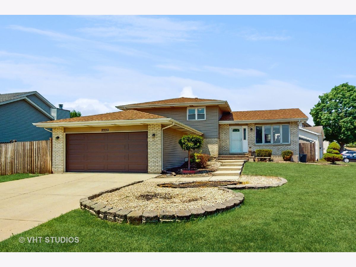 Homes & Condos & Townhomes For Sale Whispering Meadows Crest Hill Illinois, 2220 Manico Drive