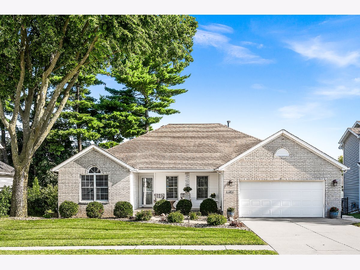 Homes & Condos & Townhomes For Sale Fox Lake Bloomington Illinois, 2803 Spangle Road