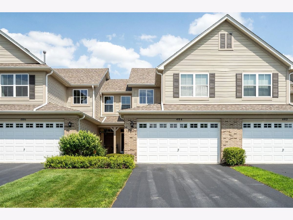  Rented Oswego Illinois, 484 Majestic