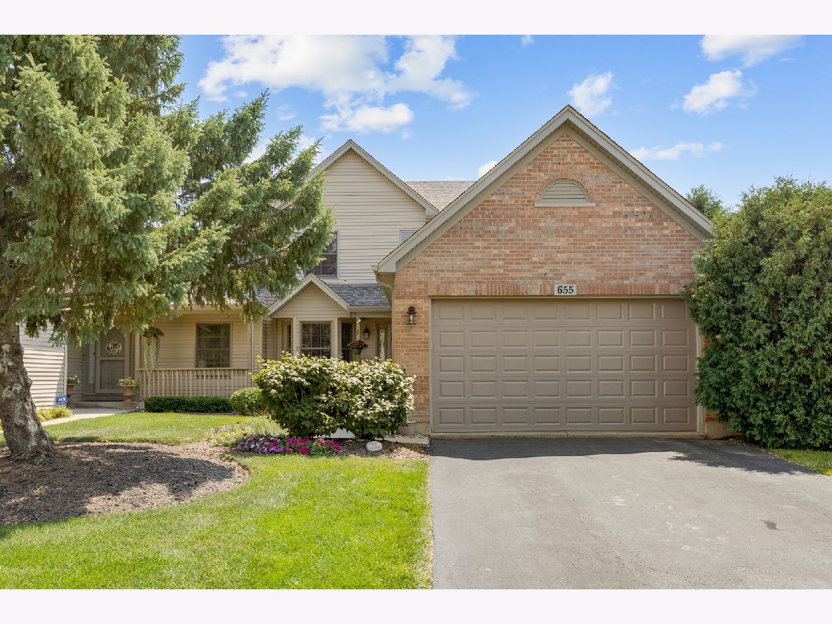 Homes & Condos & Townhomes For Sale Hampshire Prairie Hampshire Illinois, 655 Hampshire Drive