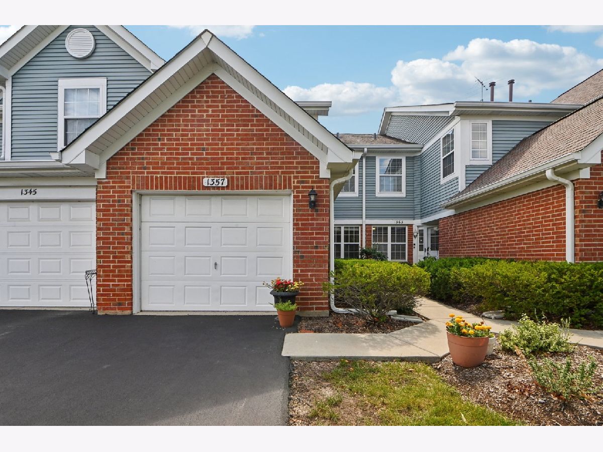Townhomes & Condos For Sale Turnberry Manor Roselle Illinois, 1357 Ashbury Lane