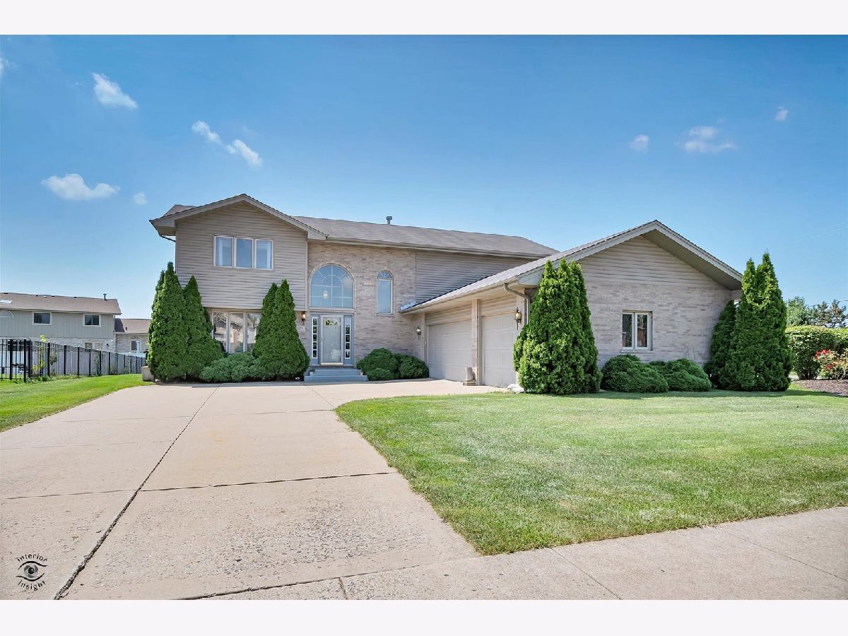 Homes & Townhomes & Condos For Sale Brookside Glen Tinley Park Illinois, 7959 Brookside Glen Drive