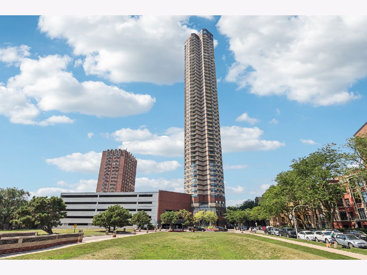 Condominiums For Sale The New York Chicago Illinois, 3660 Lake Shore Drive