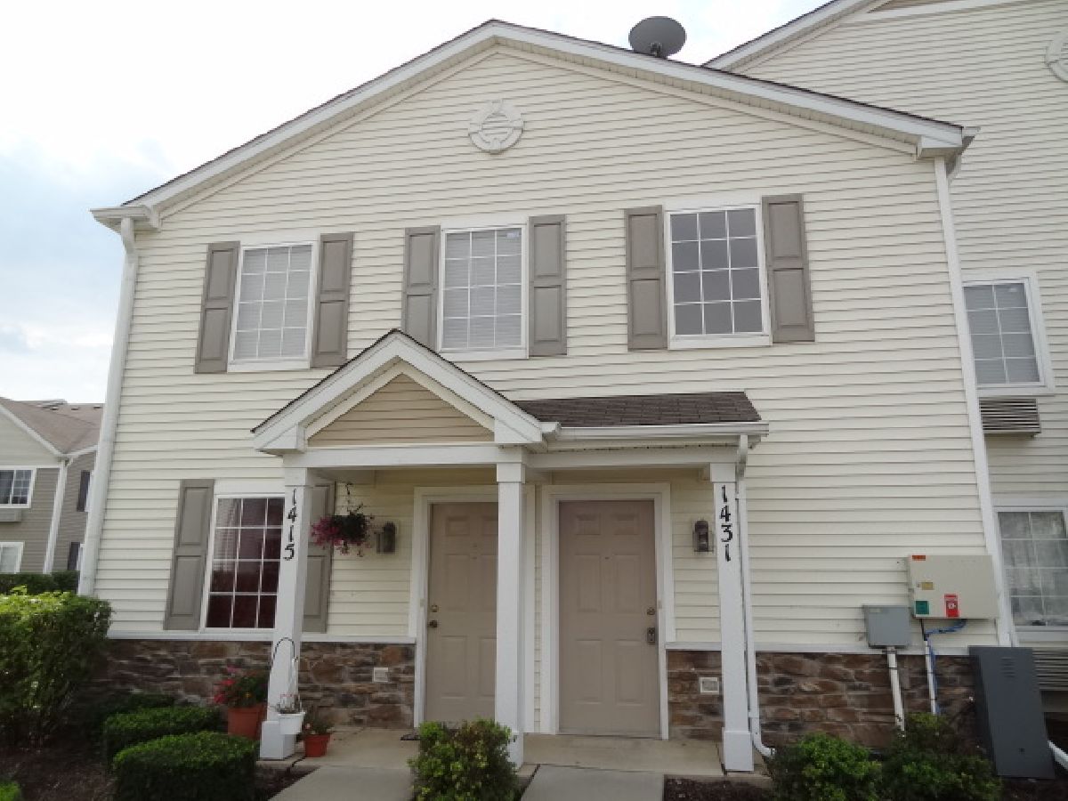  For Sale Carpentersville Illinois, 1431 Silverstone Drive