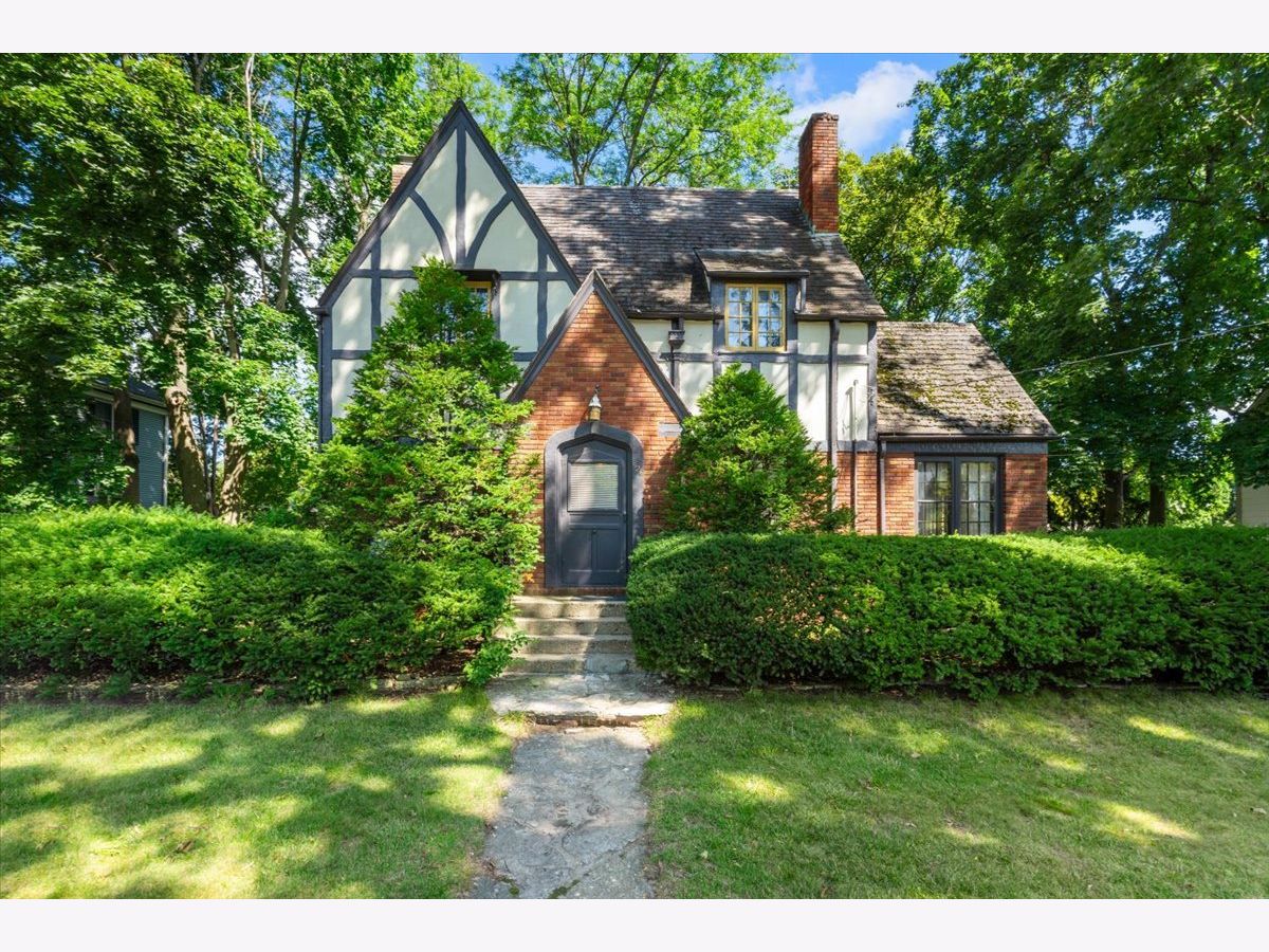  For Sale Woodstock Illinois, 526 Jackson Street