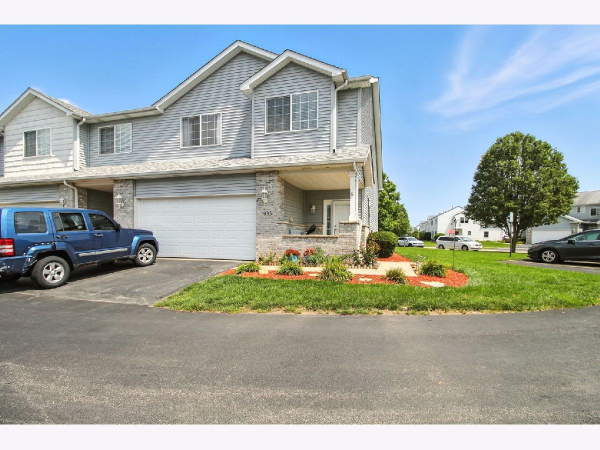 For Sale Minooka Illinois, 1935 Waters Edge Drive