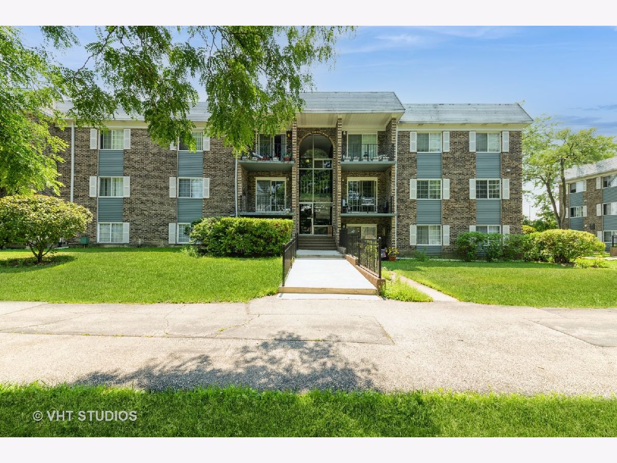  Rented Arlington Heights Illinois, 1511 Windsor