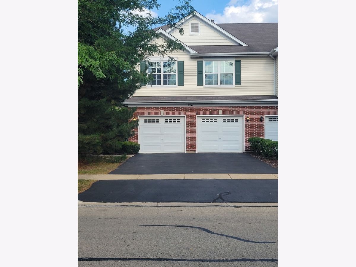 Townhomes & Condos For Rent Creekside Romeoville Illinois, 267 Alder Creek