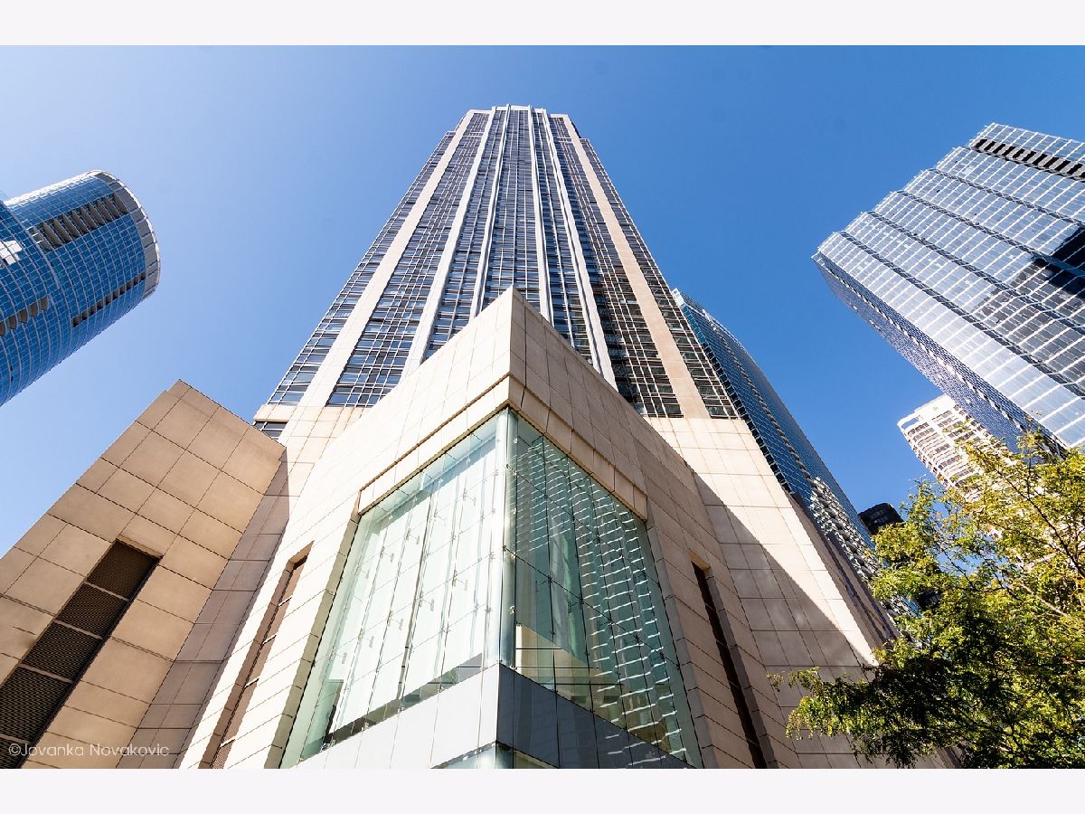 Condominiums For Sale River East Chicago Illinois, 512 Mcclurg Court