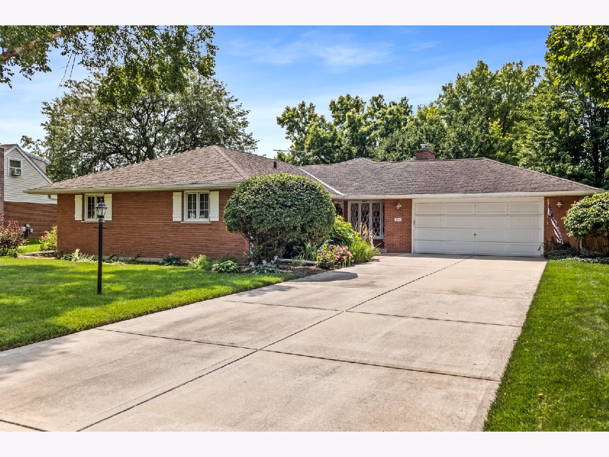 Homes & Condominiums For Sale Twin Oaks Joliet Illinois, 3206 Jeffrey Drive