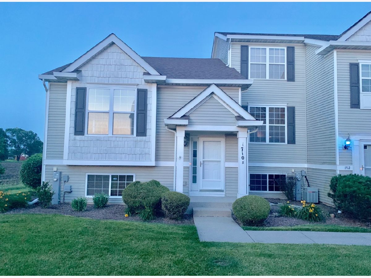  Rented Shorewood Illinois, 1710 Fieldstone