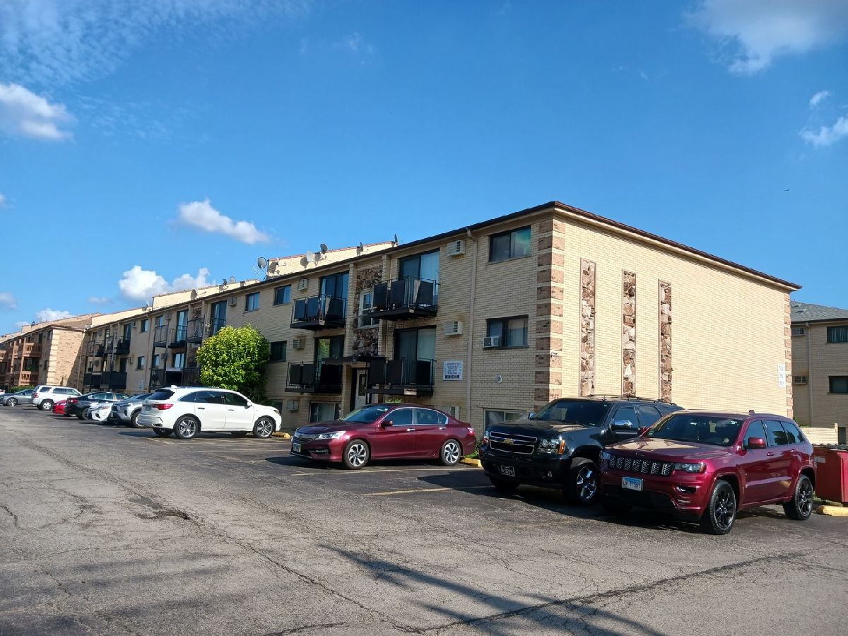 Rented Chicago Illinois, 5113 East River