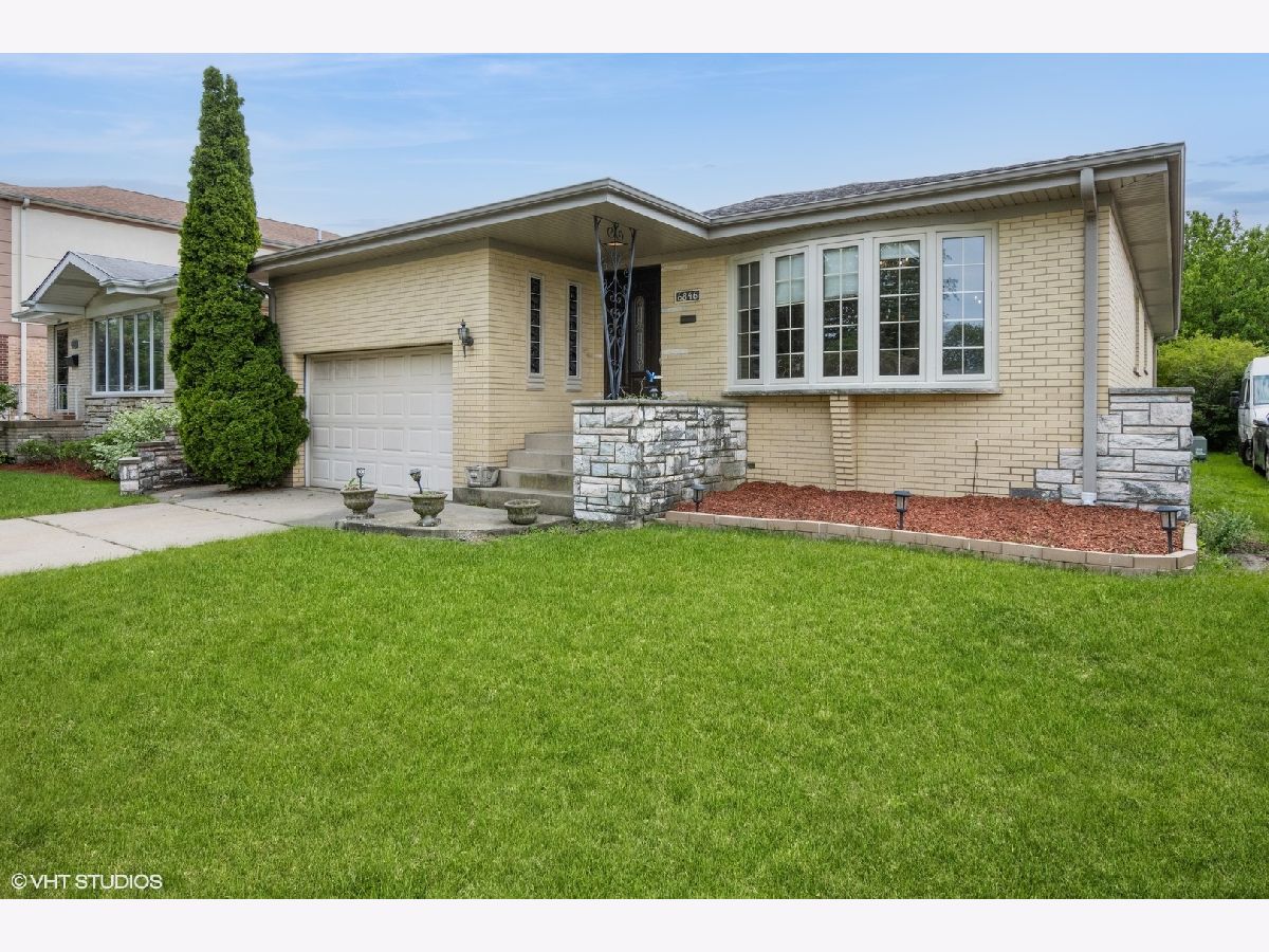 Homes & Condominiums For Sale Edgebrook Chicago Illinois, 6846 Dowagiac Avenue