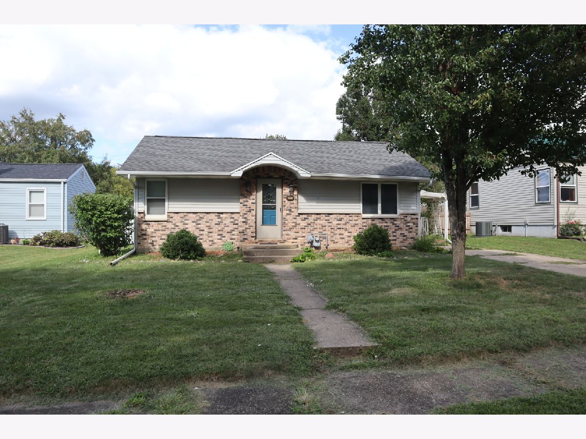 Sold Walnut Illinois, 305 Depot