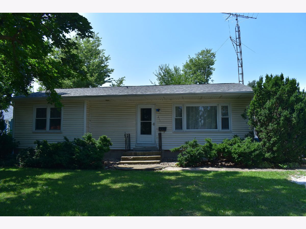  For Sale Flanagan Illinois, 211 Monroe Street