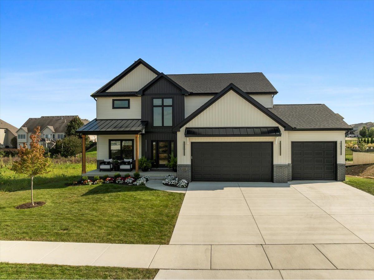 Homes & Condos & Townhomes For Sale Grove On Kickapoo Creek Bloomington Illinois, 5305 Finlen Lane